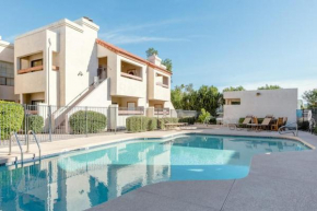 Vibrant 1br Condo Wpatio, Pool, & Parking